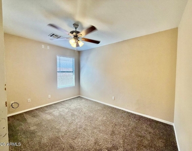 9323 W Harmony Lane - Photo Thumbnail 12