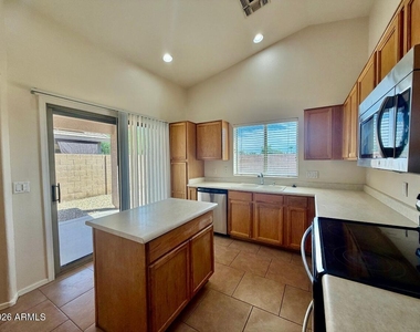 9323 W Harmony Lane - Photo Thumbnail 4