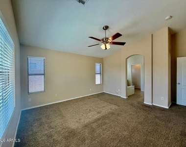 9323 W Harmony Lane - Photo Thumbnail 6