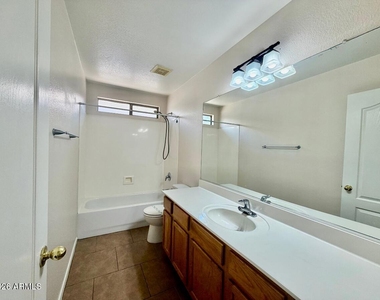 9323 W Harmony Lane - Photo Thumbnail 17