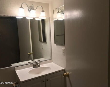 15402 N 28th Street - Photo Thumbnail 4