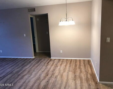 15402 N 28th Street - Photo Thumbnail 7