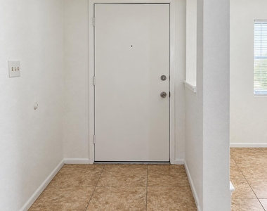 815 W Bluefield Avenue - Photo Thumbnail 3
