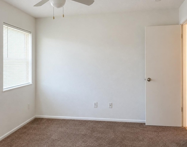 815 W Bluefield Avenue - Photo Thumbnail 16