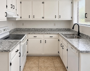 815 W Bluefield Avenue - Photo Thumbnail 9