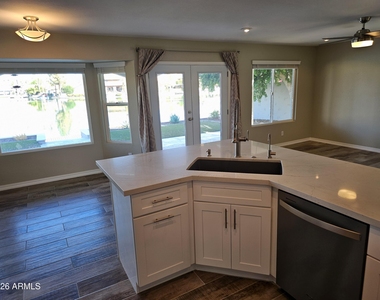 16443 S 34th Way - Photo Thumbnail 3