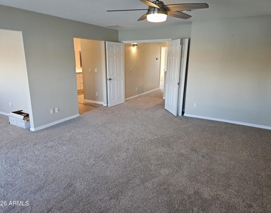 16443 S 34th Way - Photo Thumbnail 8