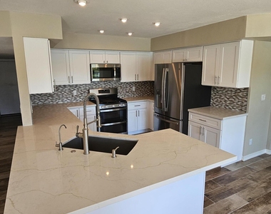 16443 S 34th Way - Photo Thumbnail 2