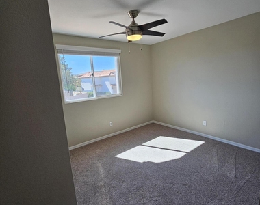 16443 S 34th Way - Photo Thumbnail 22