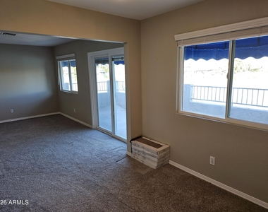 16443 S 34th Way - Photo Thumbnail 9