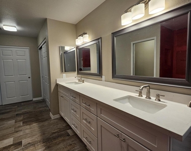 16443 S 34th Way - Photo Thumbnail 14