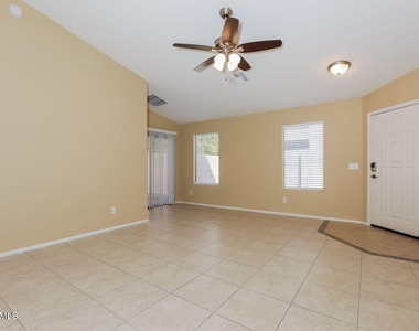 206 W Brangus Way - Photo Thumbnail 3