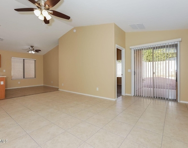 206 W Brangus Way - Photo Thumbnail 1
