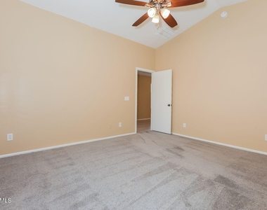 206 W Brangus Way - Photo Thumbnail 8