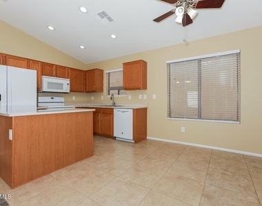 206 W Brangus Way - Photo Thumbnail 4