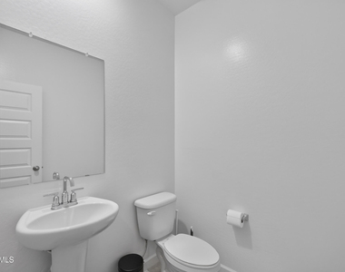 1823 W Sombra Avenue - Photo Thumbnail 28