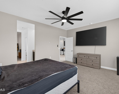 1823 W Sombra Avenue - Photo Thumbnail 16