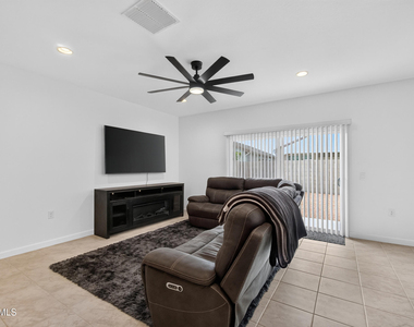 1823 W Sombra Avenue - Photo Thumbnail 6