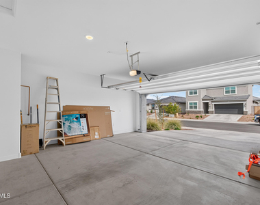 1823 W Sombra Avenue - Photo Thumbnail 31