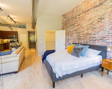 7301 E 3rd Avenue - Photo Thumbnail 9