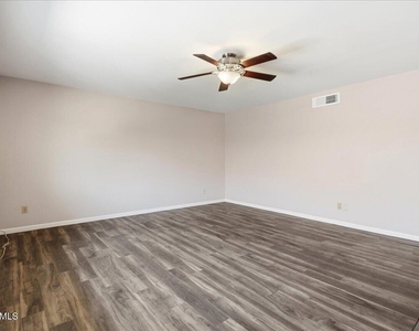 1241 N Granite Reef Road - Photo Thumbnail 4
