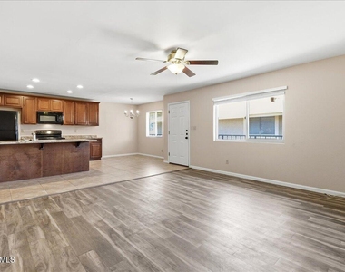 1241 N Granite Reef Road - Photo Thumbnail 7