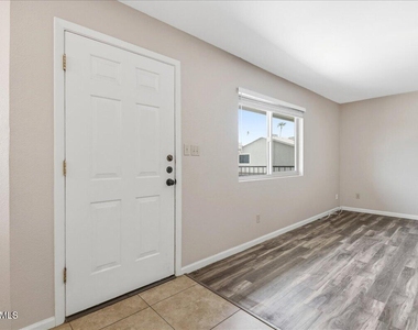 1241 N Granite Reef Road - Photo Thumbnail 3