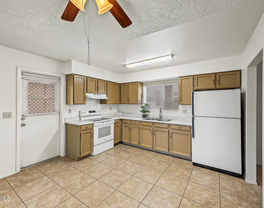 15611 N 22nd Street - Photo Thumbnail 9