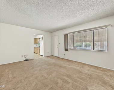 15611 N 22nd Street - Photo Thumbnail 4