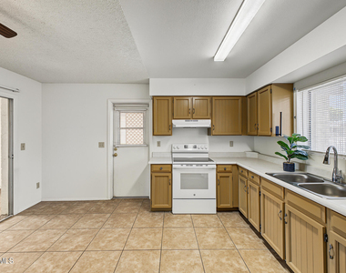 15611 N 22nd Street - Photo Thumbnail 10