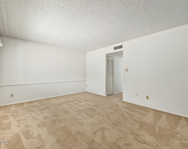 15611 N 22nd Street - Photo Thumbnail 3