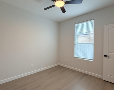 19081 N Piccolo Drive - Photo Thumbnail 16