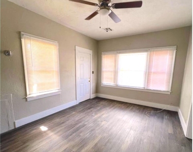 2032 W Adams Street - Photo Thumbnail 2
