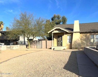 2032 W Adams Street - Photo Thumbnail 1