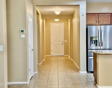 512 E Castle Rock Road - Photo Thumbnail 5