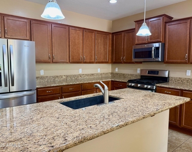 512 E Castle Rock Road - Photo Thumbnail 6