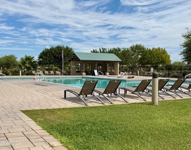 512 E Castle Rock Road - Photo Thumbnail 2