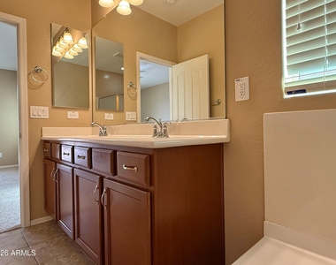 512 E Castle Rock Road - Photo Thumbnail 15