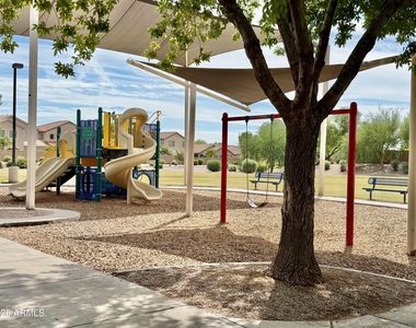 512 E Castle Rock Road - Photo Thumbnail 3