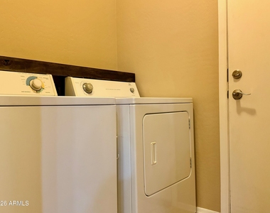 512 E Castle Rock Road - Photo Thumbnail 19