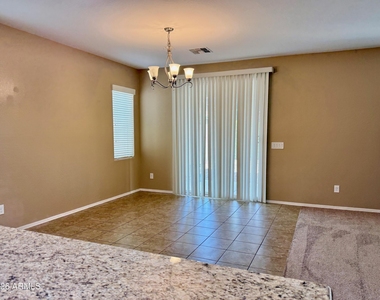 512 E Castle Rock Road - Photo Thumbnail 18