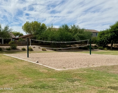 512 E Castle Rock Road - Photo Thumbnail 4