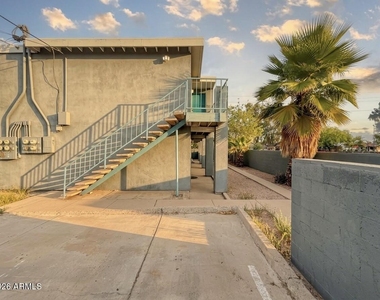 909 E Roosevelt Street - Photo Thumbnail 1