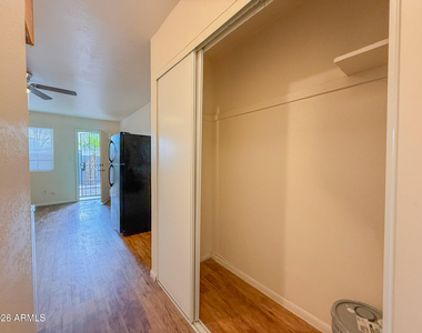 909 E Roosevelt Street - Photo Thumbnail 6
