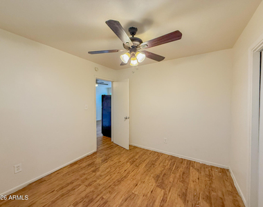 909 E Roosevelt Street - Photo Thumbnail 9