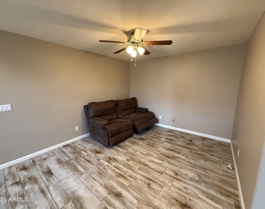 1011 E Redwood Drive - Photo Thumbnail 8