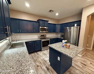 1011 E Redwood Drive - Photo Thumbnail 4