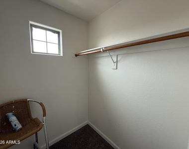 1011 E Redwood Drive - Photo Thumbnail 15