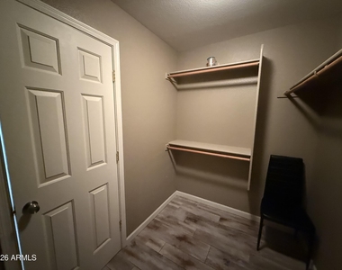 1011 E Redwood Drive - Photo Thumbnail 13
