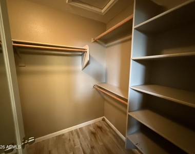 1011 E Redwood Drive - Photo Thumbnail 12